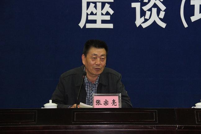 新疆注冊稅務師協(xié)會秘書長張宗亮主持會議